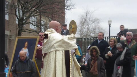 Fr Imbarrato Adoration Prayers in front of Planned Parenthood Fitchburg 4 22 17