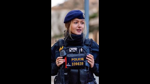 Arrest me please 😍 beautiful policewomen