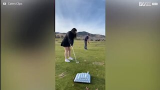 Un golfeur et sa petite-amie réalisent un tour incroyable