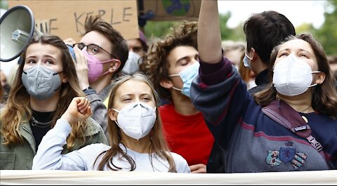 L'innocente distrazione di Greta Thunberg e della sua ciurma