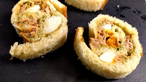 No bake recipes: Bread rolls with guacamole, tuna and eggs