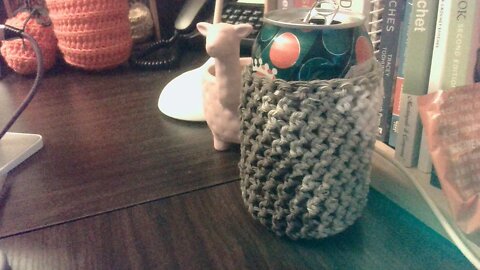 How to crochet a simple Can Cozie.
