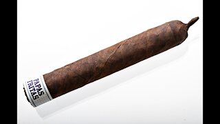 Liga Privada Único Serie Papas Fritas Petit Corona Cigar Review