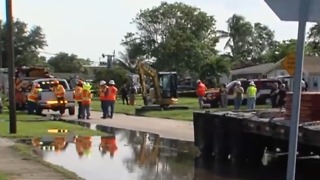 2 injured when crane collapses in Lauderhill