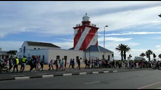 SOUTH AFRICA - Cape Town - The Big Walk (Video) (Pnd)