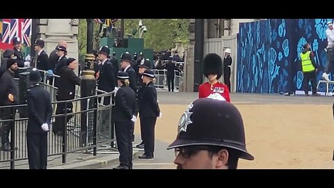 Disgusting Abolish the monarchy protesters shout nazi Scum at a kings guard #kingscoronation