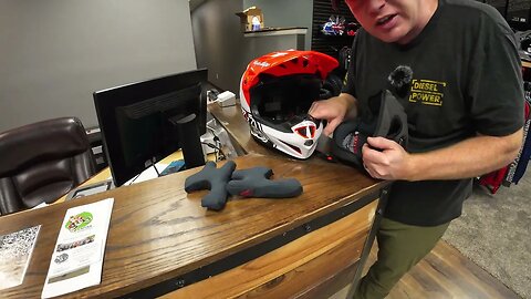 A&M Moto Toys - Troy Lee Designs GP Helmet - Liner Removal and Install