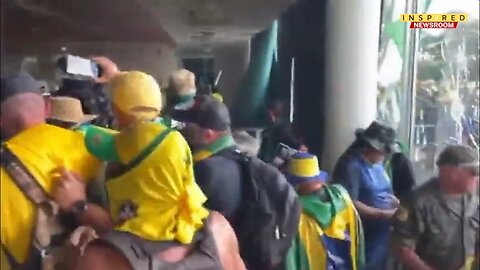 VIDEO: Brazilians Storming Federal Buildings