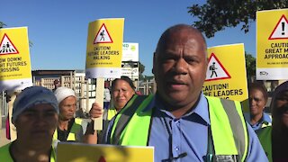 South Africa - Cape Town - Mayor Dan Plato and the Walking Bus in Lentgeur (Video) (QyQ)