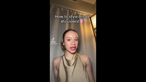 How to style broad shoulders!👚 #broadshoulder #howtostylebroadshoulders #stylingtipss