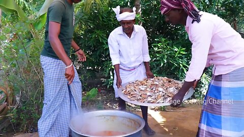 DRY FISH GRAVY | Karuvadu Kulambu | Traditional Karuvattu Kulambu | DryFish Village Food Recipe