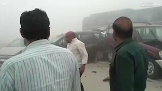 Video visar en masskrock i Indien på grund av luftföroreningar