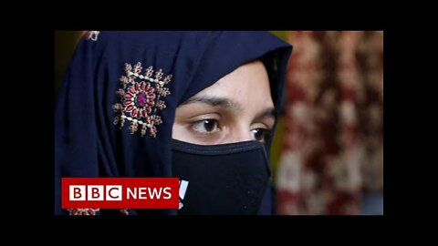 Protests continue against hijab bans in India - BBC News