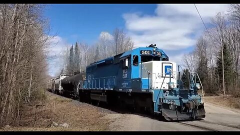 ELS 501 Charges South Thru This Rural Railroad Crossing In Wisconsin! #trainvideo | Jason Asselin