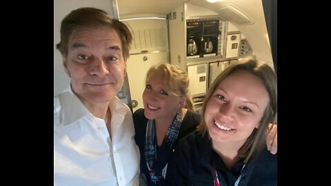 Dr. Oz Helps Revive Passenger on Flight Into Philly