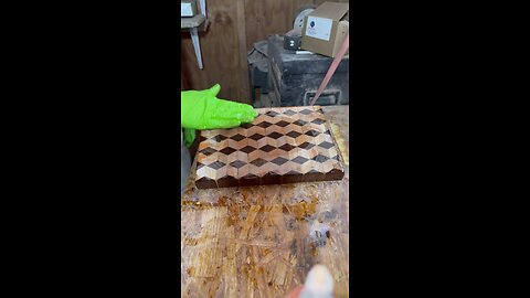 Oiling a 3D cutting board!