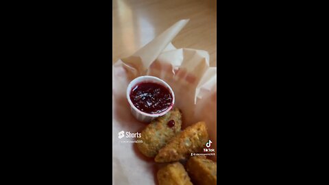Some of the best wings in Florida, check out the clip! #foodie #chickenwings