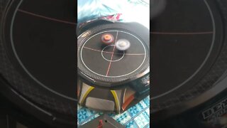 batalha de beyblade (batalha entre rivais🙅🏻‍♂️😎)