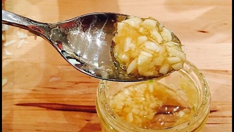 7 Benefícios de comer alho e mel em jejum durante 7 dias