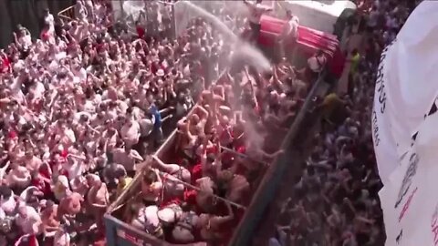 Spain's famous Tomatina festival returns for first time since Covid