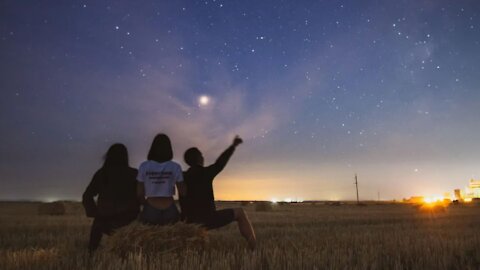 Une pluie d'étoiles filantes va s'abattre sur le Québec ce mois-ci et ça s'annonce magique