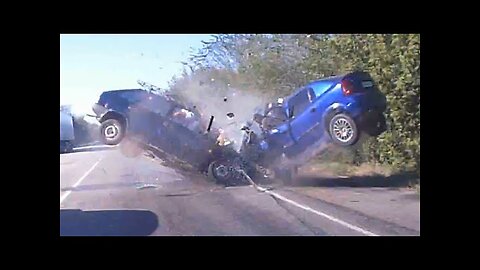 GRAZY RUSSIAN CAR CRASH COMPILATION