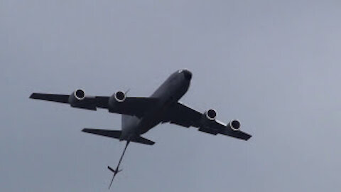 Waving Boeing KC-135 tanker flyby at the #Sanicole #Airshow 2017