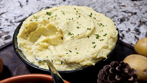 Easy Creamy Mashed Potatoes and Savory Gravy: Grandma's Thanksgiving Recipe