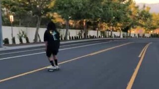 Skateboarder falls going 50 km/h