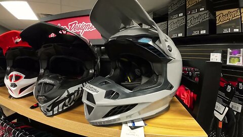 A&M Moto Toys - Troy Lee Designs SE5 Helmet
