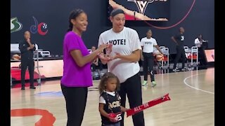 Las Vegas Aces sign contract extension with Dearica Hamby