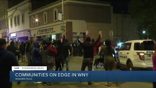 Protesters and police unify in Niagara Falls