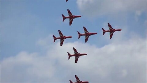 Air show: #redarrows #vulcanbomber #lynxhelicopter #vampirejet