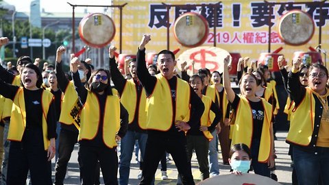 Thousands Of Protesters Demand Tax Reform In Taiwan