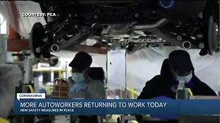 Big 3 autoworkers begin returning to work
