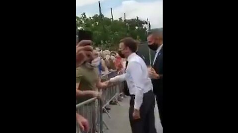 Macron giflé par un homme dans la Drôme !