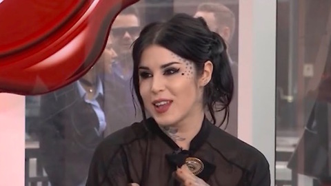 Kat Von D is niet van plan haar kind te laten vaccineren ze wordt overspoeld met kritiek