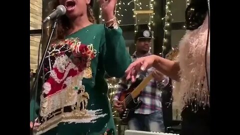 Jennifer Hudson Singing on Christmas #2BMusic #JenniferHudson #JenniferHudsonShow