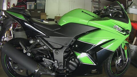 How to Remove and Install a gas Tank on a 2011 Ninja 250