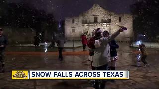 Snow falls across Texas on Thursday