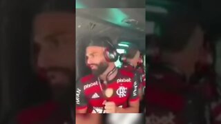 Bolsonaro leva jogadores do Flamengo para passeio em helicóptero