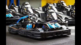 Cette fillette a pris un mauvais départ dans sa première course de kart