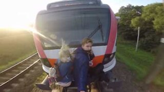 Ekstremsportsutøvere på en farlig togtur i Hviterussland