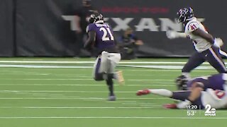 Ravens extend regular-season run, dominate Texans 33-16