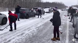 Canadians in 70-car pileup play hockey as they wait for traffic to clear