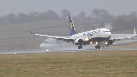 Storm Ryanair Plane Landing Edinburgh Airport Scotland