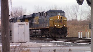 Freight Trains in Toledo, Ohio w/ NS intermodal & CSX Mixed Freight