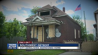 'It was a constant problem.' City demolishes abandoned southwest Detroit home after Action News report
