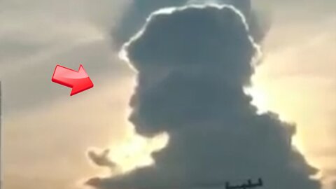 Is it a coincidence, a face and a little bird in the cloud