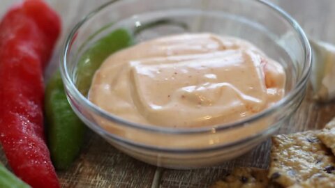 How to make your own Subway creamy sriracha mayo